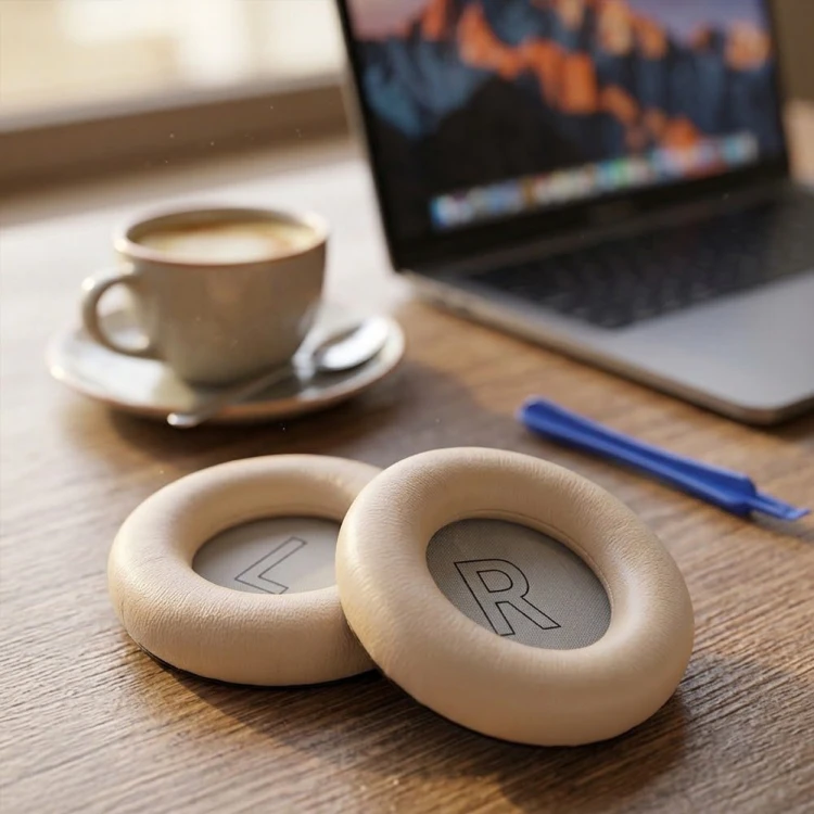Pady nauszne ze skóry naturalnej Premium do Beoplay HX, prezentujące miękkość pianki Memory Foam dla wyjątkowego komfortu użytkowania